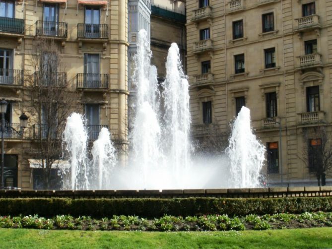 Fuente de la plaza de Bilbao: foto en Donostia-San Sebastián
