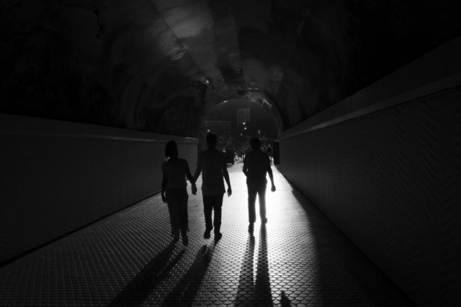caminando hacia la luz : foto en Donostia-San Sebastián