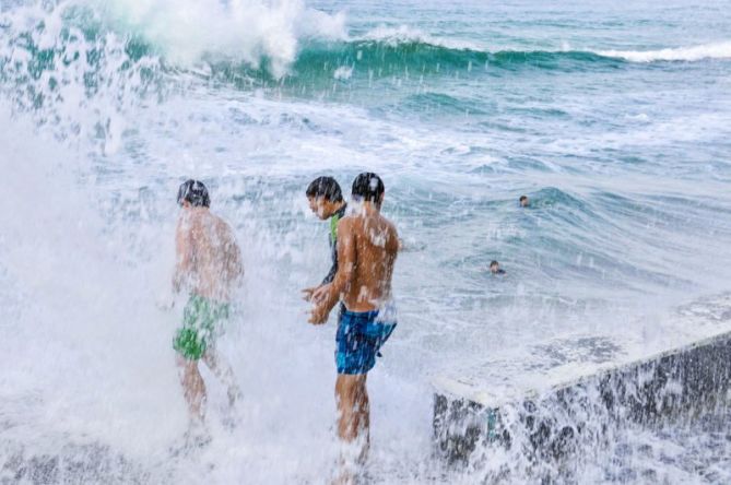 Jugando con las olas : foto en Zarautz