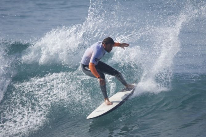 surfing Euskadi: foto en Zumaia