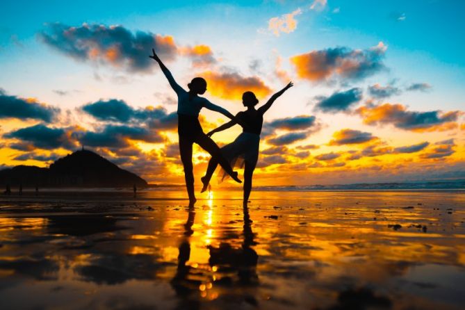 Bailando al atardecer: foto en Donostia-San Sebastián Bailando al atardecer: foto en Donostia-San Sebastián