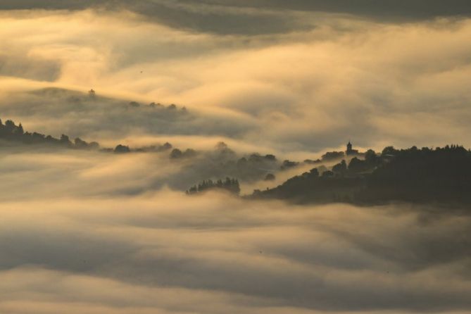 Bedoña entre nubes: foto en Arrasate-Mondragón Bedoña entre nubes: foto en Arrasate-Mondragón