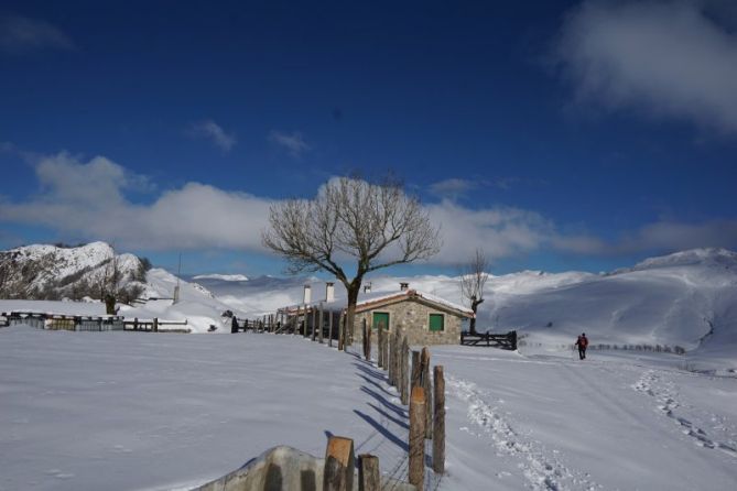 Bordas de Urbia: foto en Oñati Bordas de Urbia: foto en Oñati