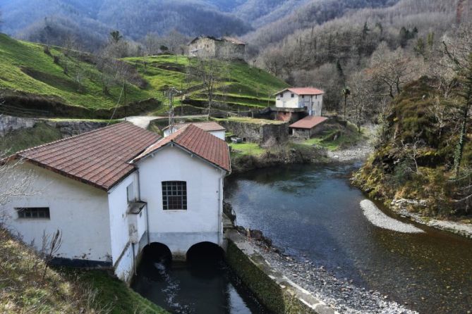 BURNIA ETA ARGIA - HIERRO Y LUZ: foto en Andoain BURNIA ETA ARGIA - HIERRO Y LUZ: foto en Andoain