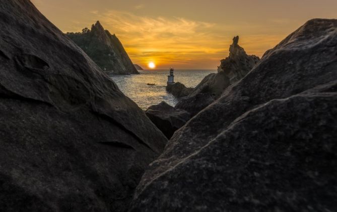 ENTRE ROCAS: foto en Pasaia ENTRE ROCAS: foto en Pasaia