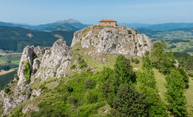 Ermita de Aitzorrotz: foto en Eskoriatza Ermita de Aitzorrotz: foto en Eskoriatza