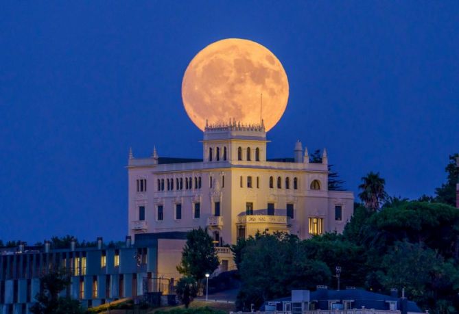 LUNA DEL ESTURION EN DONOSTI: foto en Donostia-San Sebastián LUNA DEL ESTURION EN DONOSTI: foto en Donostia-San Sebastián