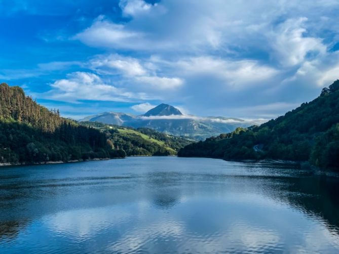 La mirada de Ibiur a Txindoki: foto en Tolosa La mirada de Ibiur a Txindoki: foto en Tolosa