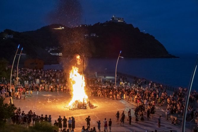 Noche de San Juan: foto en Donostia-San Sebastián Noche de San Juan: foto en Donostia-San Sebastián