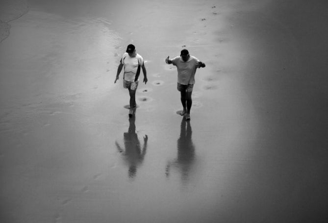 "Paseantes playeros": foto en Donostia-San Sebastián "Paseantes playeros": foto en Donostia-San Sebastián