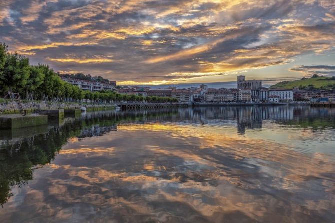 REFLEJOS: foto en Zumaia REFLEJOS: foto en Zumaia