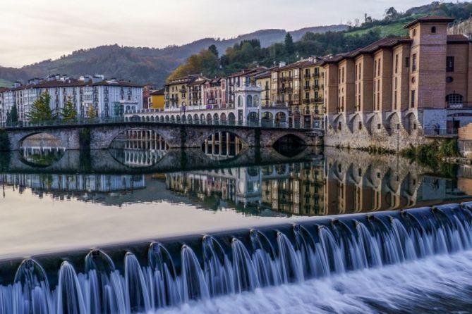 REFLEJOS EN TOLOSA: foto en Tolosa REFLEJOS EN TOLOSA: foto en Tolosa