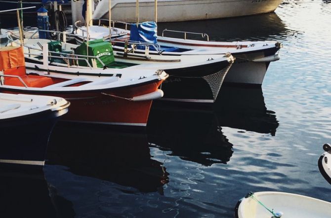 Barcas coloridas : foto en Donostia-San Sebastián