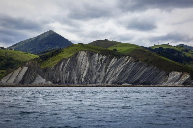 Hojaldres desde el mar: foto en Zumaia