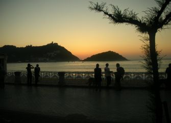 observando el atardecer