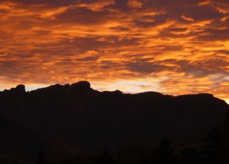 amanecer en peñas de aia