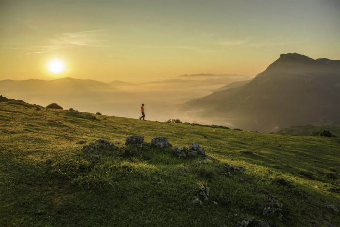 Amanecer de primavera.: foto en Oñati