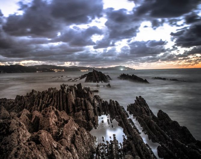 Anochece en zumaia: foto en Zumaia