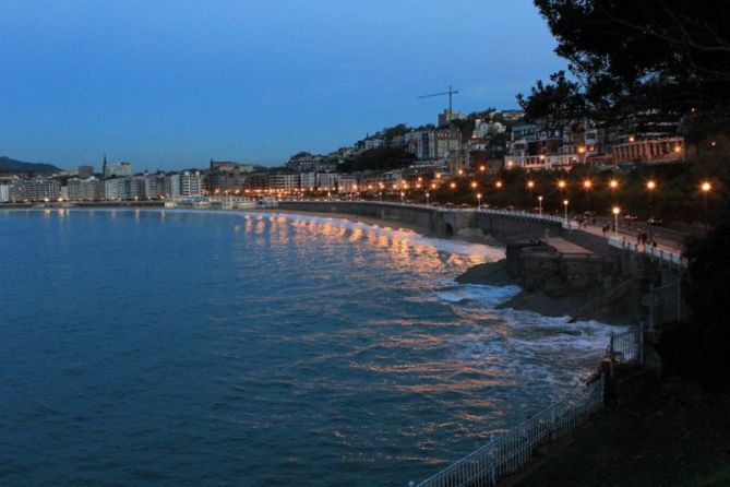 anocheciendo: foto en Donostia-San Sebastián