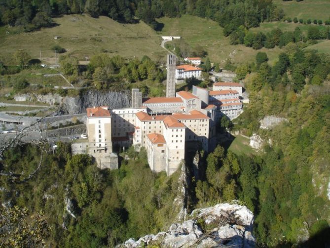 Arantzazu desde Bildotsa: foto en Oñati