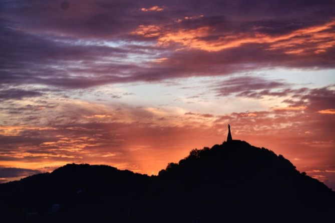 Arde Urgull..: foto en Donostia-San Sebastián