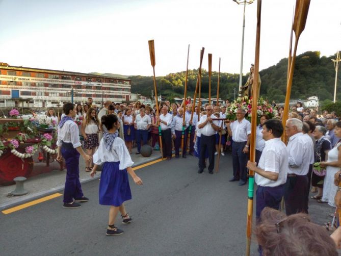 Arrantzaleen omenez: foto en Orio