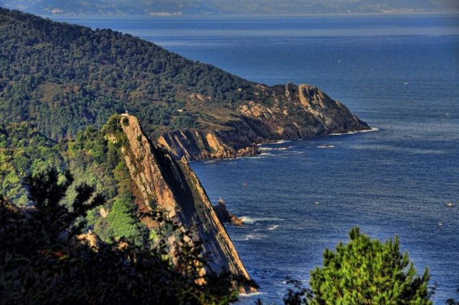 Asomándose al mar: foto en Pasaia