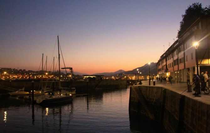 Atardecer en el muelle: foto en Donostia-San Sebastián