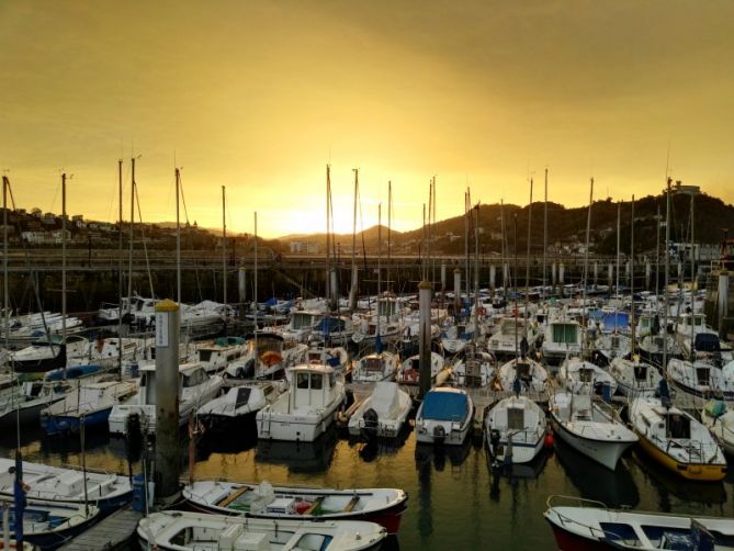 Atardecer en el puerto: foto en Donostia-San Sebastián