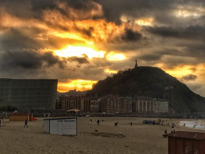 Atardecer en la Zurriola: foto en Donostia-San Sebastián