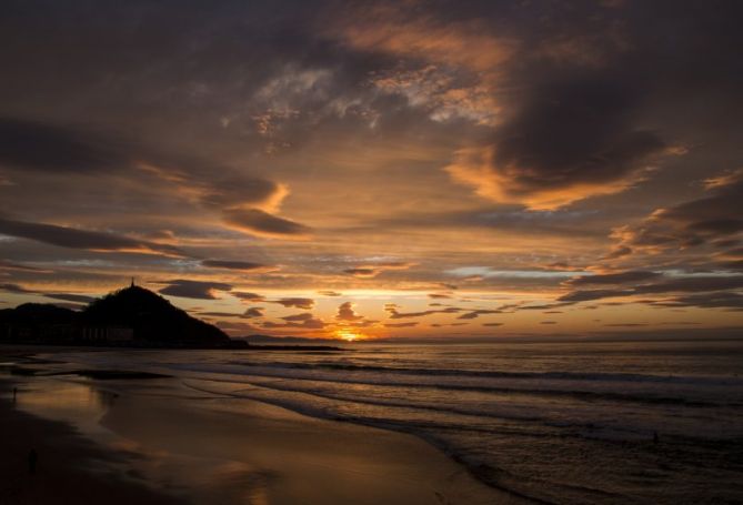 atardecer en la zurriola : foto en Donostia-San Sebastián