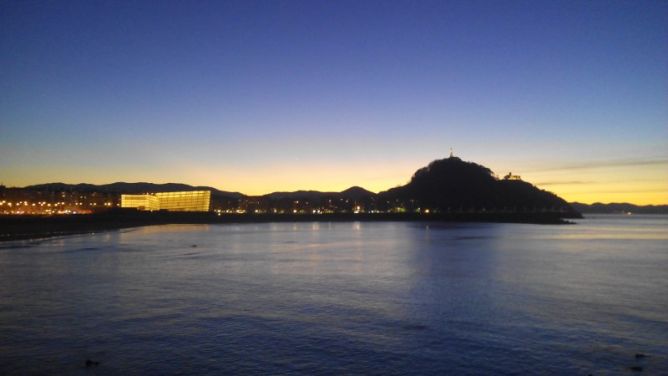 atardecer en la zurriola: foto en Donostia-San Sebastián