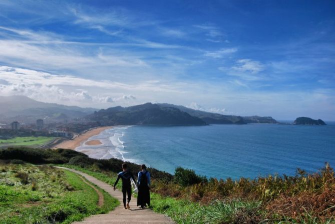 Bajando a la playa: foto en Zarautz