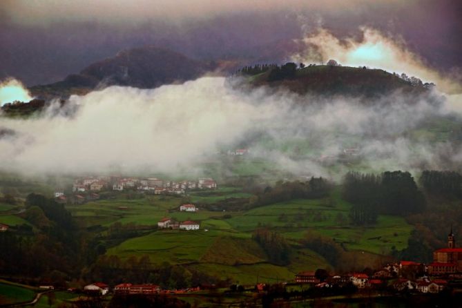 Bajo Niebla: foto en Asteasu