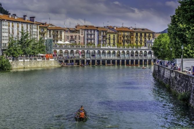 Bateles en el Oria: foto en Tolosa