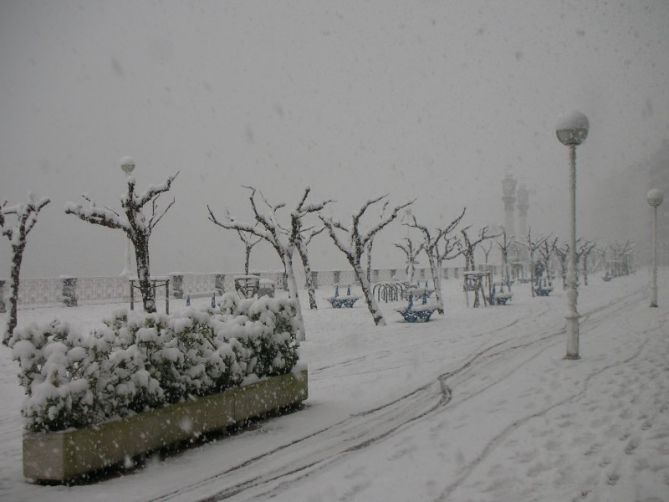 blanco paseo: foto en Donostia-San Sebastián