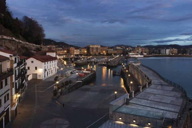 Cae la noche en el puerto donostiarra: foto en Donostia-San Sebastián