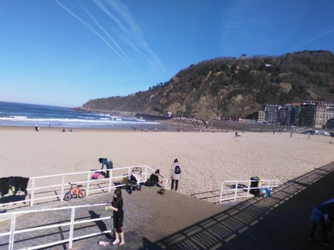 EL CIELO DE LA ZURRIOLA: foto en Donostia-San Sebastián