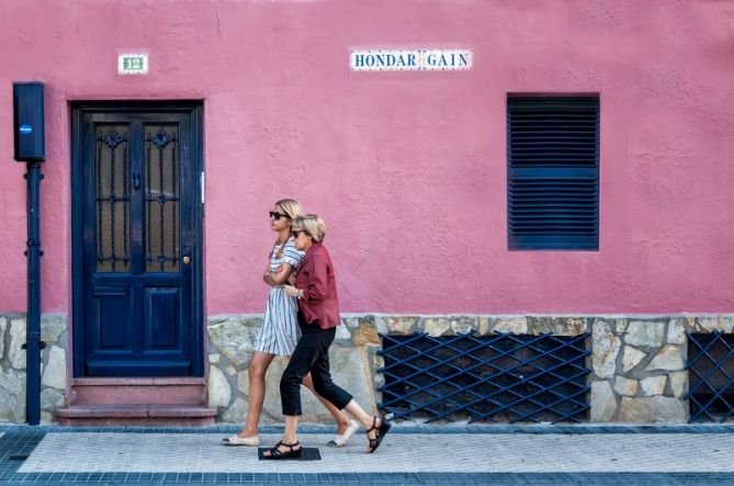 De color de rosa: foto en Hondarribia