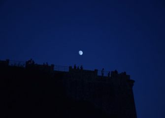 En compañia de la Luna Gibosa Creciente