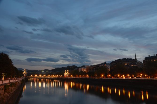 Se enciende el Urumea: foto en Donostia-San Sebastián