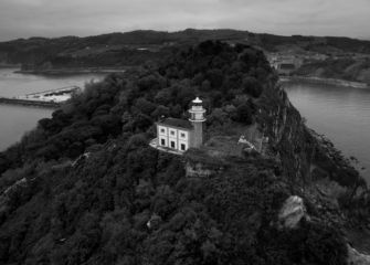 Faro de Getaria a vista de gaviota