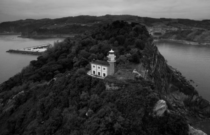 Faro de Getaria a vista de gaviota: foto en Getaria