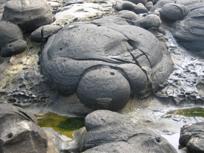 Formas en la costa de Hondarribia: foto en Legazpi