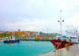 getariando bajo la lluvia