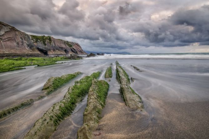 itzurun en dia nublado: foto en Zumaia