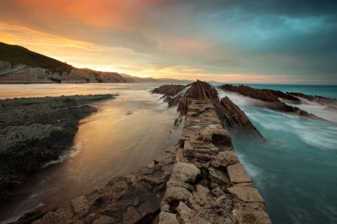 Itzurun kolorez jantzita: foto en Zumaia