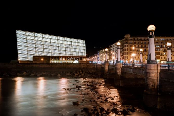 Kursaal de noche: foto en Donostia-San Sebastián