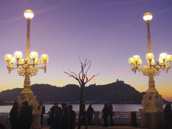 Luces de bohemia en la bahía: foto en Donostia-San Sebastián