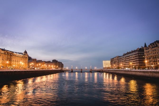 Luz de noche: foto en Donostia-San Sebastián